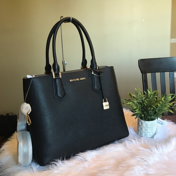 Michael Kors Handbags - Mk bag